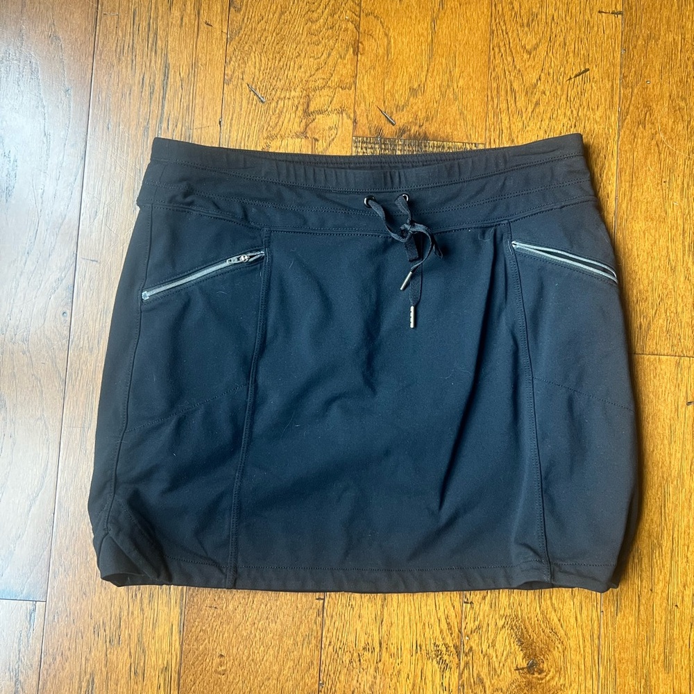 Athleta Black Tennis Skirt / Skort with Zipper Pockets